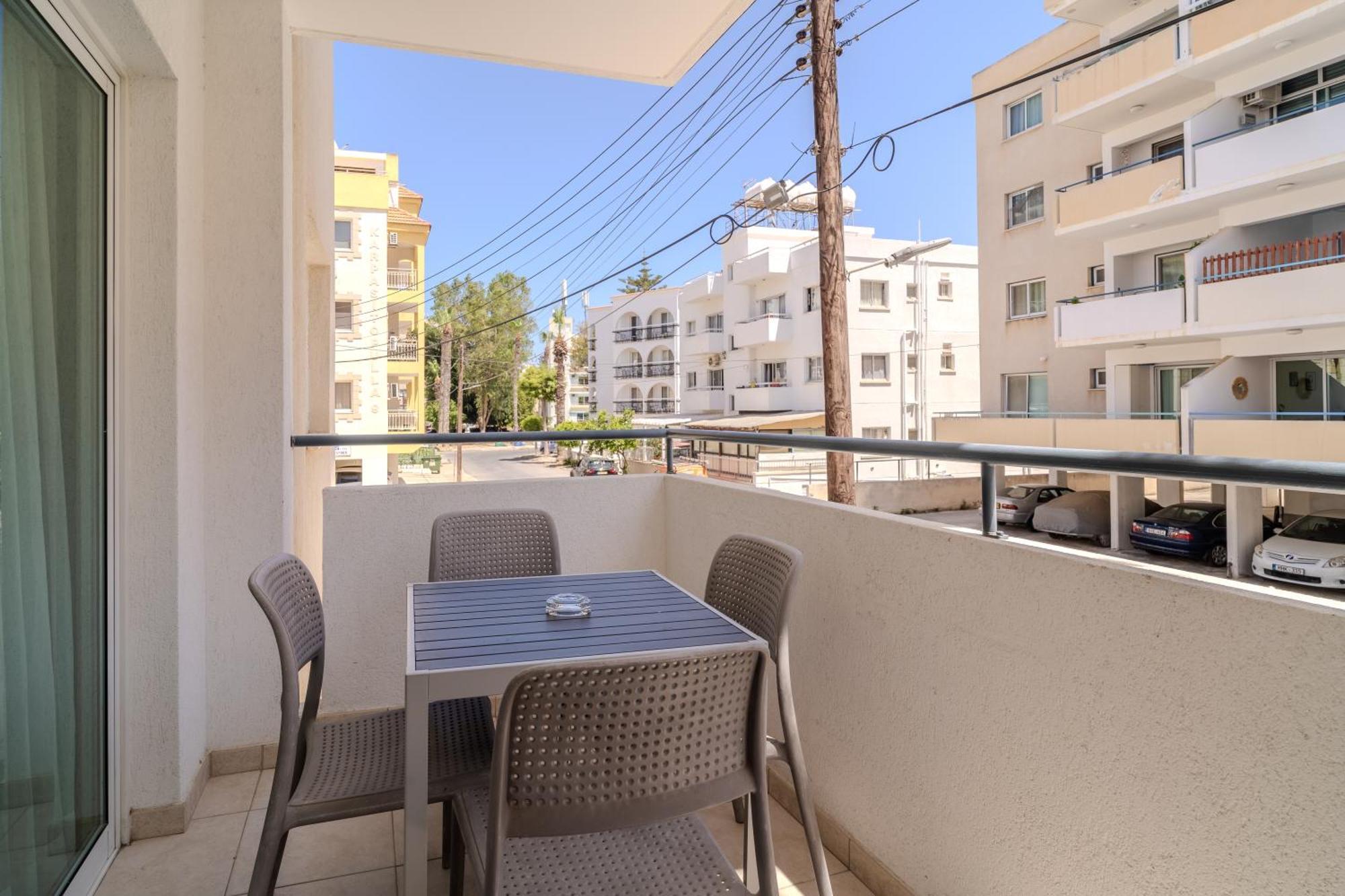Helios Mackenzie One Bedroom Flat Ларнака Экстерьер фото